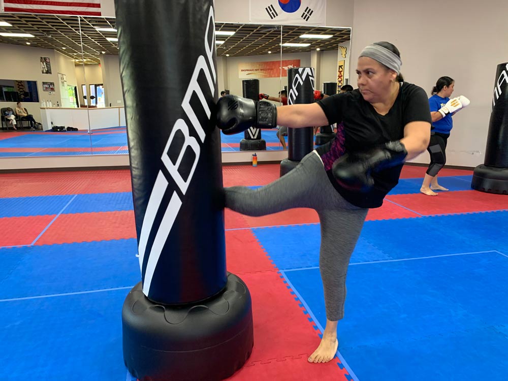 kickboxing-student-kicking